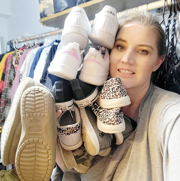 Meet your Posher, Raena - Picture 1 of 1